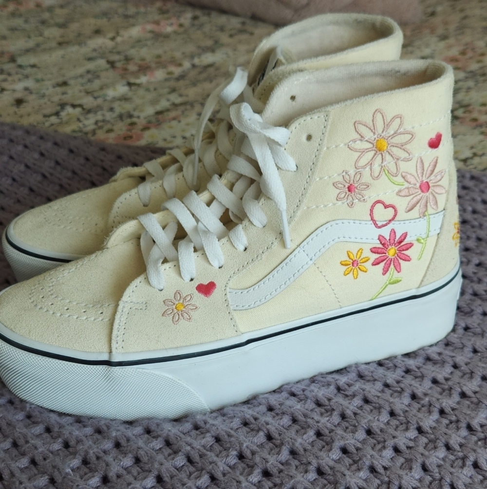 Vans Cream High-Top Sneakers with Floral Embroidery - Picture 4 of 4